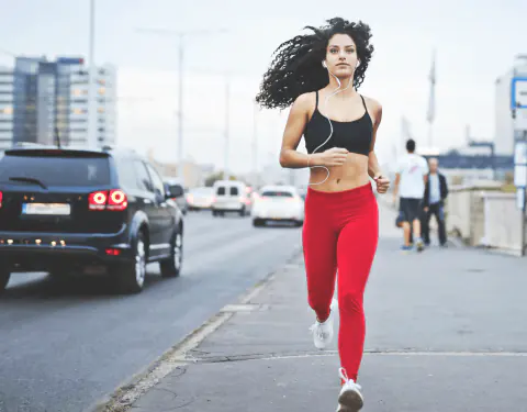 Runner in abbigliamento tecnico, immagine di MioMio Run